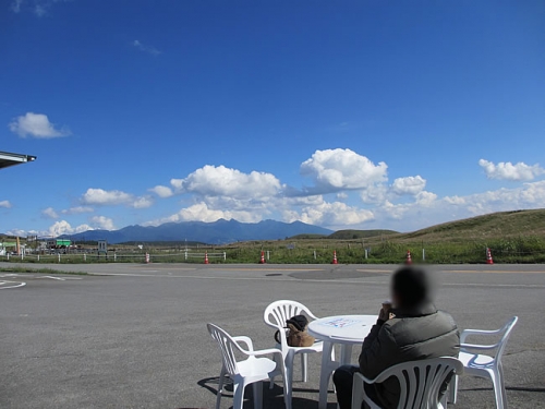 霧ヶ峰のGSで100円引きのソフトクリームを食べる。