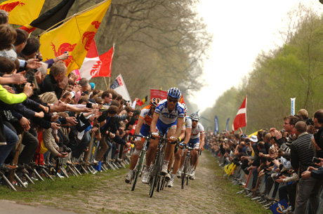 boonen_arenberg01_parisrou1.jpg