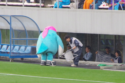 あ、お兄さんが助けてくれてるうぃん