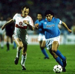 napoli_uefa_1989_stuttgart_maradona.jpg