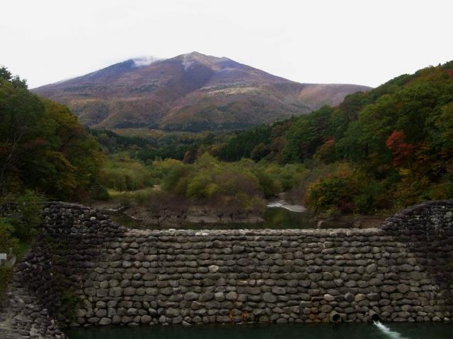 やまびこ吊り橋から不忘山