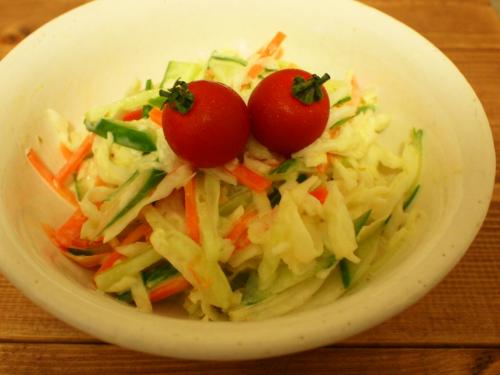千切り野菜のサラダ