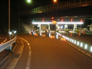 無料化間もない尾道大橋の旧料金所付近