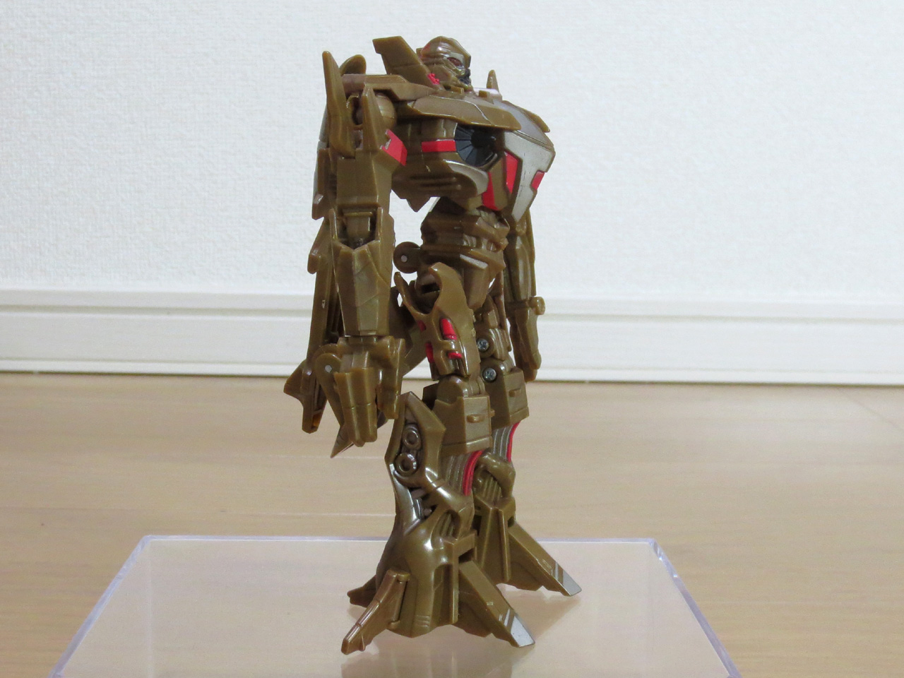 MD-05_PROTOFORM_STARSCREAM_05.jpg