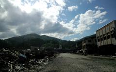 2011年6月15日 気仙沼市鹿折 共徳丸前