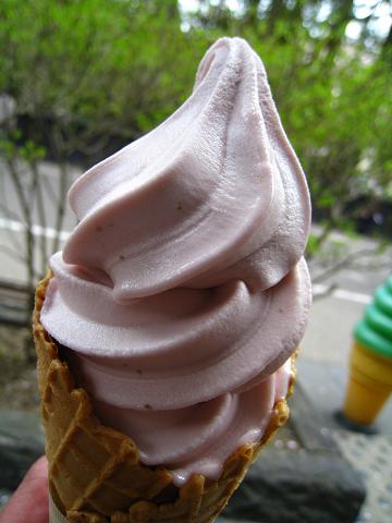 桜ソフトクリーム２７０円