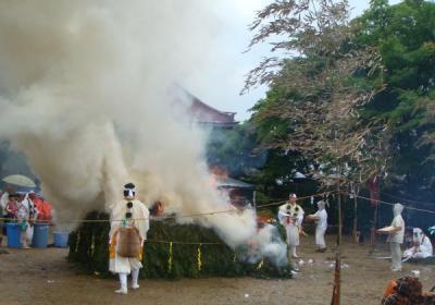 四つ尾稲荷柴燈大火生三昧供厳修