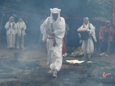 四つ尾稲荷柴燈大火生三昧供厳修
