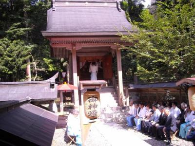 以仁王を祀る高倉神社の土用の丑祭り