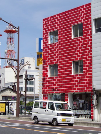赤いビル