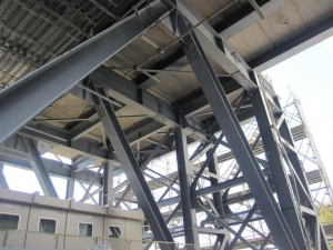 姫路城　天空の白鷺　工事用の橋脚