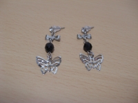 蝶のピアス