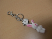白うさぎの時計キーホルダー
