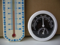 20131209_daiso_thermohygrometer_03.jpg