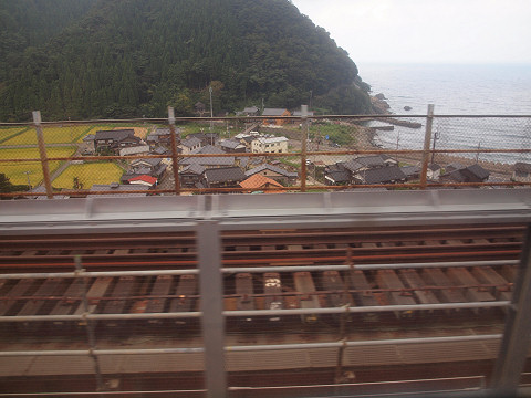 餘部橋梁を渡る