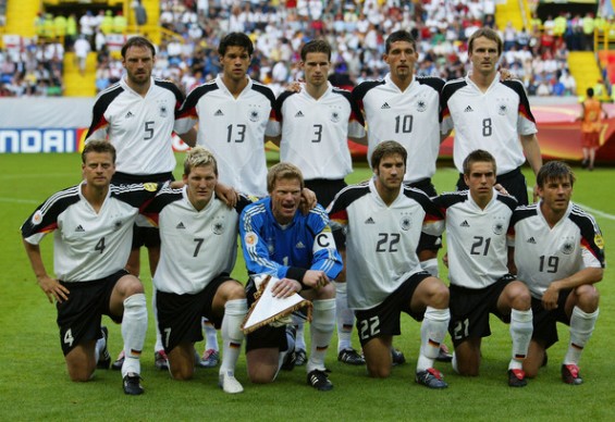 ドイツ代表集合写真vsチェコ代表EURO2004