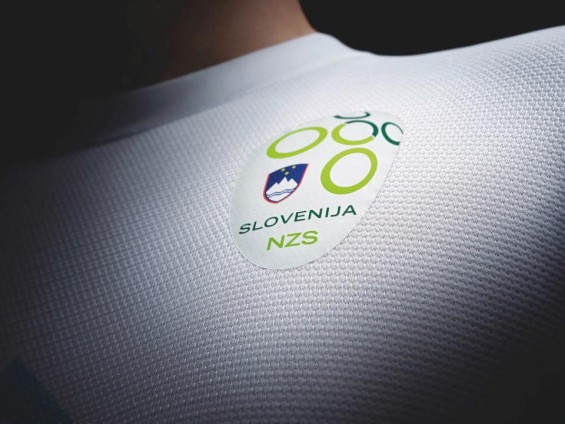スロベニア代表2012ホームユニフォーム