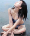 魅せるファッショナブルな艶体 川口春奈 画像