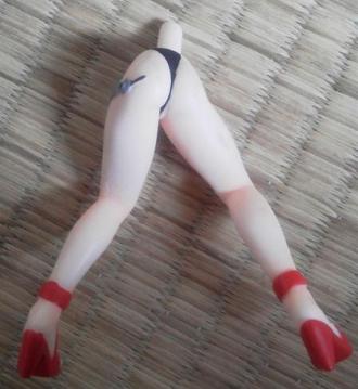下半身背面図