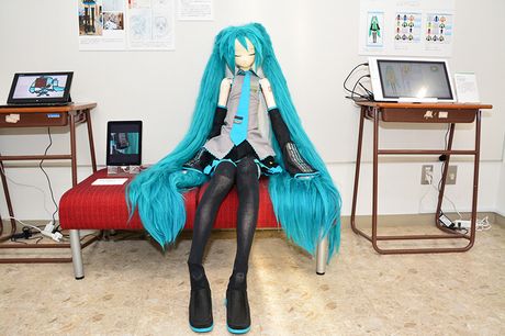「初音ミク実体化への情熱」展がお茶の水で開催中