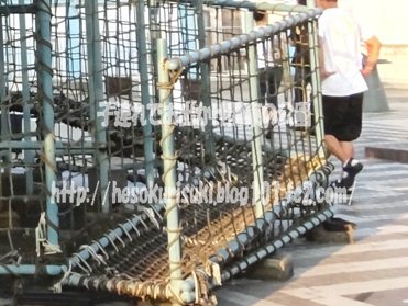 ジャイアントプレイバベルの足元も網状