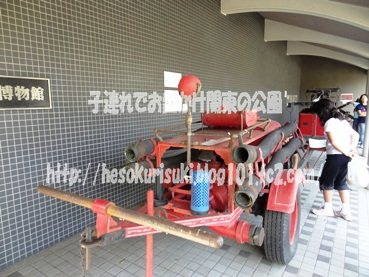郷土博物館入口脇の昔の消防車