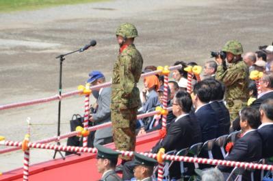 第37普通科連隊長兼ねて信太山駐屯地司令 古庄信二1等陸佐 登壇(信太山駐屯地55)