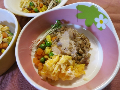 3色そぼろご飯
