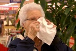 【ドッキリ】大量の鼻水を噴射するおばあちゃん