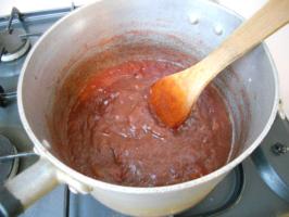 Rhubarb sauce in pot