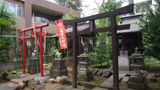 成宗須賀神社の稲荷神社と御嶽神社の鳥居