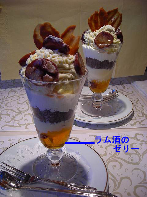 和栗のモンブランパフェ