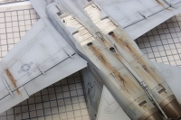 F/A-18Cの下面は汚いですよね。