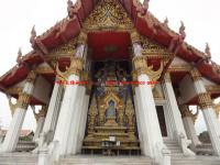 仏塔正面の建物