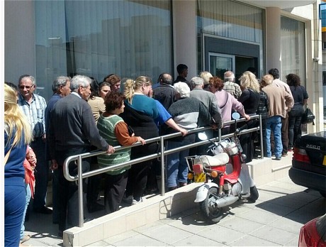 キプロスの銀行の行列