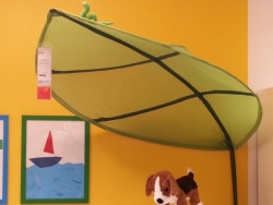 蓮の葉のようなikea LOVAで雨宿り