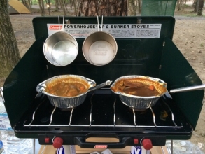 キャンプではアルミ箔鍋でカレーを作る