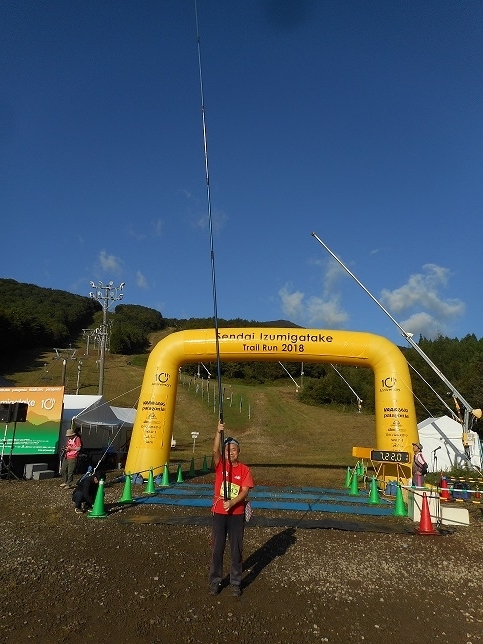 ②横川コース登山口と廃道になった付替横川コース林道下(木に赤)