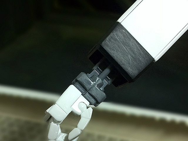 リボルバーキャノンを取り出す時の右腕伸長状態