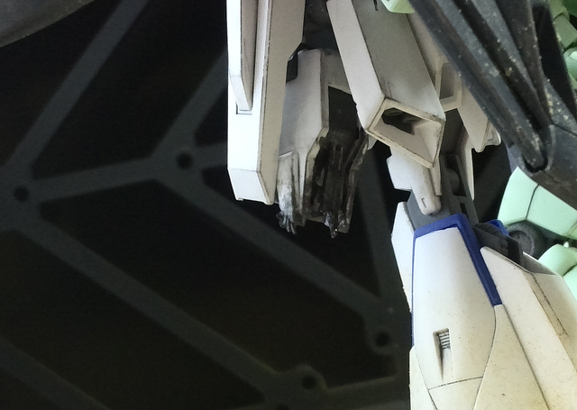 ゼータの「失われた左足」…それっぽくジャンク追加してダメージ処理。