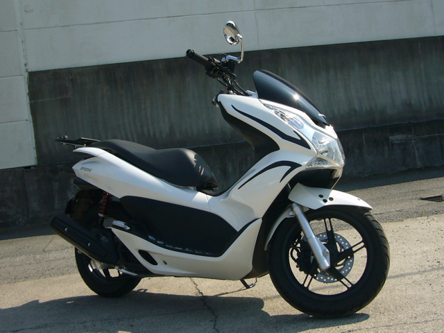 X-SPEED製 PCX専用アルミステップボード装着 - HONDA PCX A GOGO! -PCX通勤快速化計画-