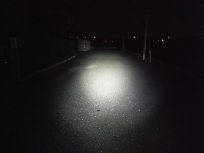 CATEYE VOLT300 暗闇での照射テスト