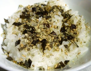 「がごめ昆布ふりかけ」をふりかけた御飯