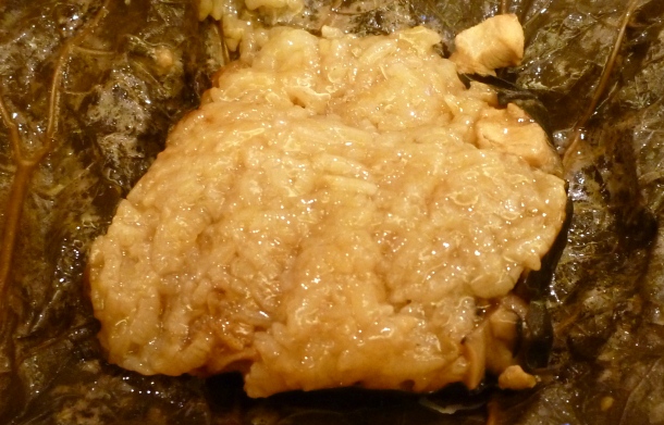 蒸し鶏の蓮の葉包みの中身