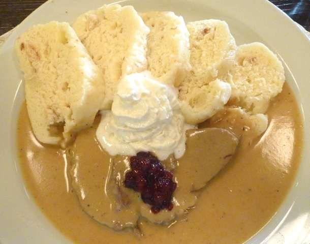 Filet of beef with cream sauce
