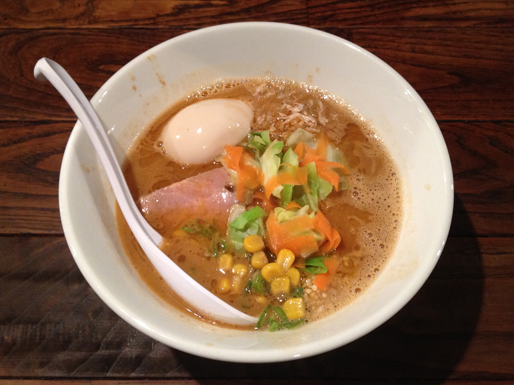 新宿モモンガ -- 海老らーめん + 味玉