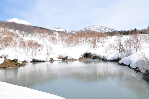 snow wall raod in hakkoda, zigokunuma pond, 240414 1-15-s