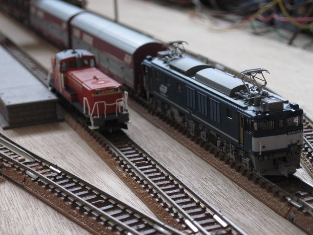 ラウンドハウス EF64 1000 JR貨物広島更新色タイプ 入線 | かも