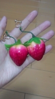 イチゴイヤリング