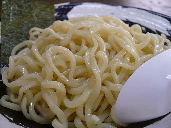 麺はプリプリ